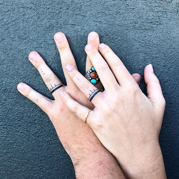 Minimalist star tattoo design for men and women on fingers and hands tattoo ideas